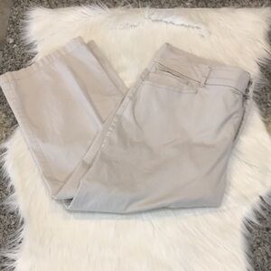 4/$20 light cream capri pants